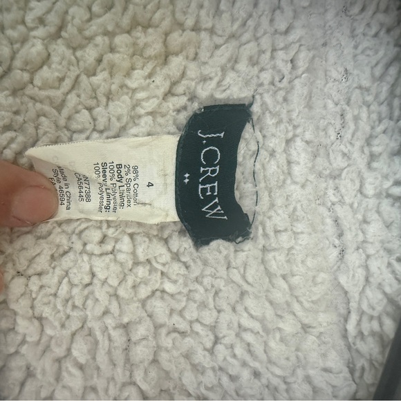 J.Crew khaki/olive green Twill
Jacket with sherpa lining. Size 4
Model 46594 - Picture 8 of 9